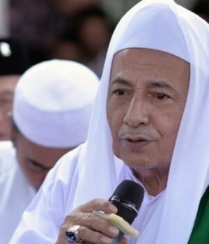 Meneladani Habib Luthfi dalam Hal Berbuka Puasa dan Sahur sumber: NU Online