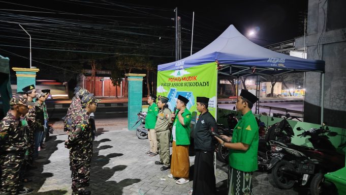 Ansor Dirikan Posko Mudik di Depan Kantor MWCNU Sukodadi Lamongan