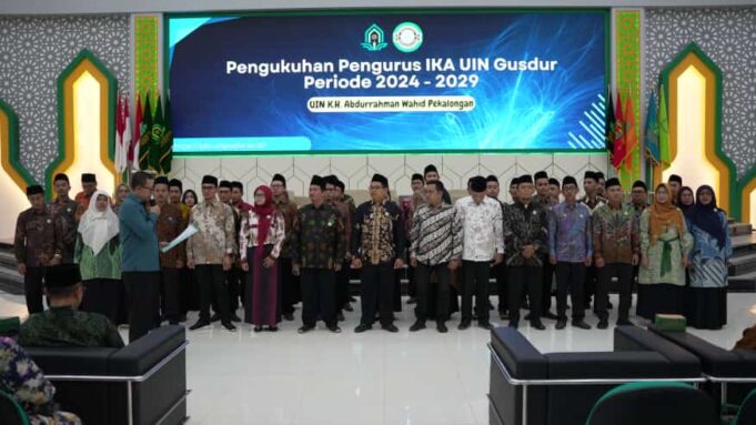 Lantik IKA UIN Gus Dur Pekalongan, Rektor Minta Alumni jadi Inspirasi bagi Mahasiswa