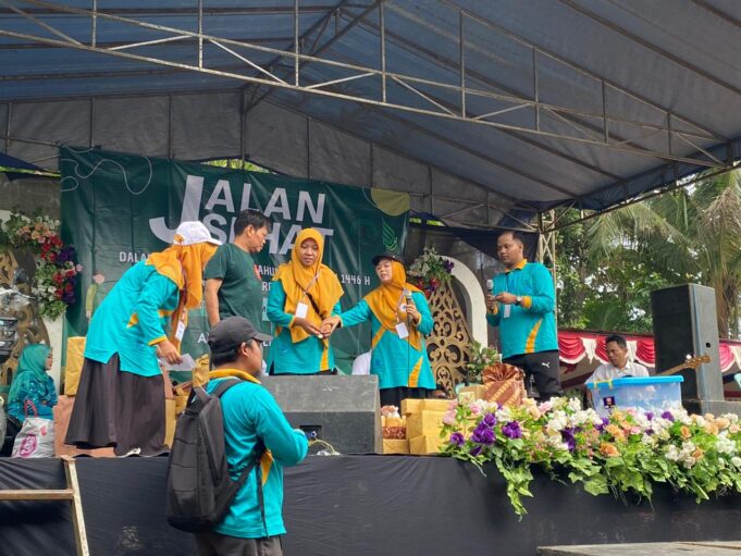 Tahun Baru Islam, Ponpes Manufa Sragi Gelar Jalan Sehat dengan Hadiah Utama Umroh Gratis