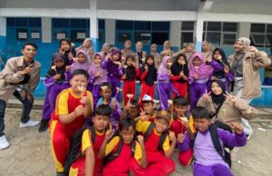 Mahasiswa KKN UIN Gus Dur Olah Limbah Kulit Jagung Menjadi Kerajinan Hias