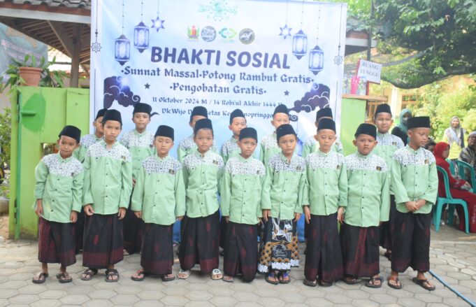 Peringati Maulid Nabi, Pengurus Masjid di Getas Wonopringgo Pekalongan Gelar Khitan Massal