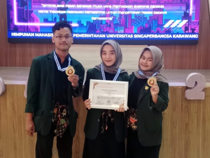 Tim Debat Fasya UIN Gus Dur Sabet Juara 3 di Lomba Debat Ilmu Pemerintahan Tingkat Nasional
