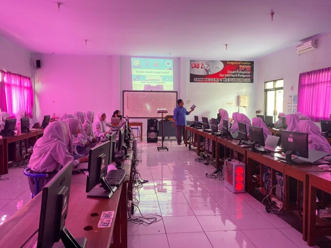 Pelatihan Kepenulisan Fiksi di SMK 1 Kedungwuni: Membangun Kreativitas dan Keberanian Berkarya Melalui Tulisan