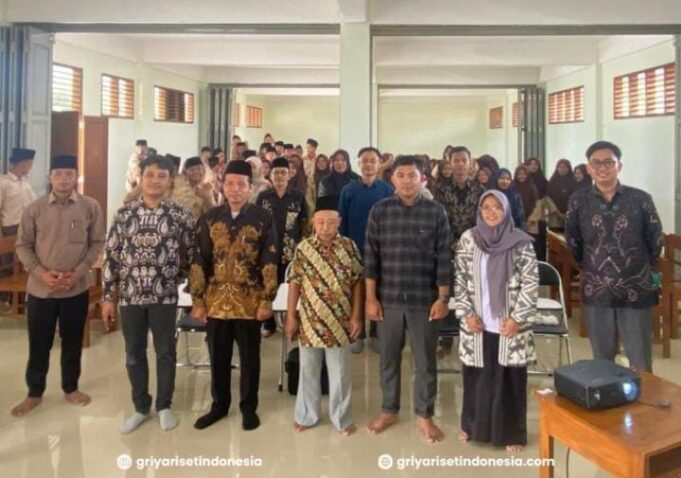 Gandeng MTs Plus Al-Fath, Griya Riset Indonesia Ajarkan Teknik Menulis Berita dan Artikel Populer ke Siswa