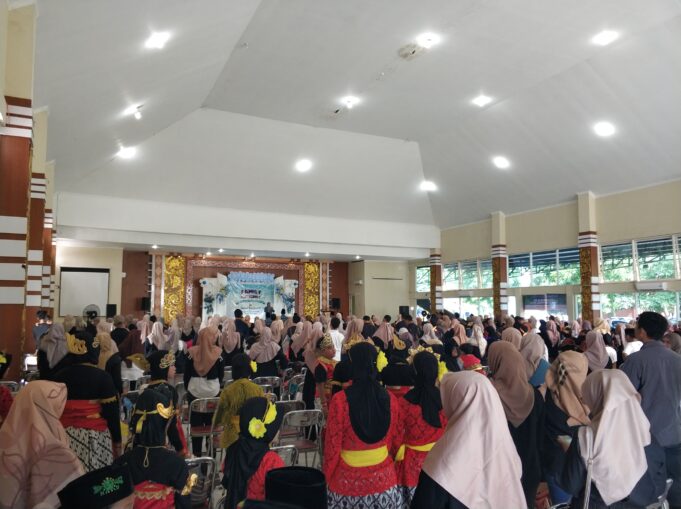 Keluarga Besar SD Al-Islam Pengkol Jepara Adakan Gelar Karya dan Family Gathering