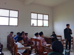 Melestarikan Kearifan Lokal: Menyeimbangkan Bahasa Indonesia dan Bahasa Daerah di Pesantren
