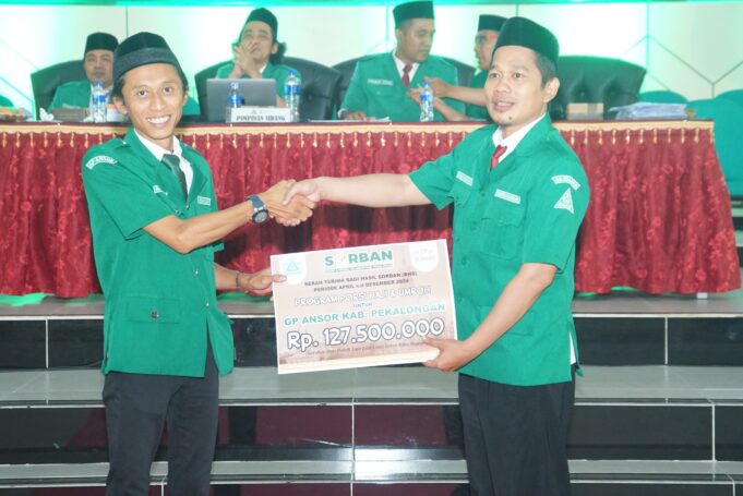 PC GP Ansor Kabupaten Pekalongan Terima Bagi Hasil Sorban Tours 127.500.000