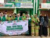Muslimat NU Wonopringgo Bagikan Takjil untuk Masyarakat