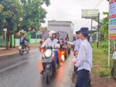 Tanamkan Kepedulian Sosial, MTs Tholabuddin Masin Bagikan 400 Takjil Gratis