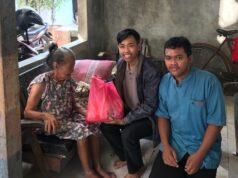 Peduli Sesama di Bulan Ramadan, Santri Batang & Santriversitas Bagikan Sembako ke Warga
