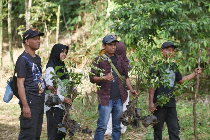 Gerakan Tanam 650 Pohon di Area Curug Genting Batang