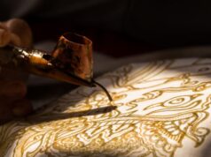 Batik: Seni Dekonstruktif Jawa yang Mendahului Derrida