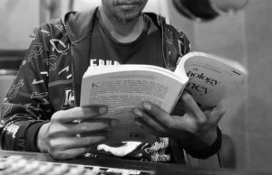 Ketika Membaca Buku Jadi Program Siaran Radio Baca Buku Jadi Program Siaran di Radio