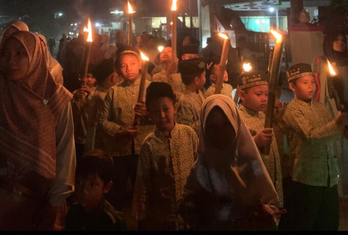 Pawai Obor Semarakkan Peringatan 1 Muharram 1447 H di Candiareng Batang