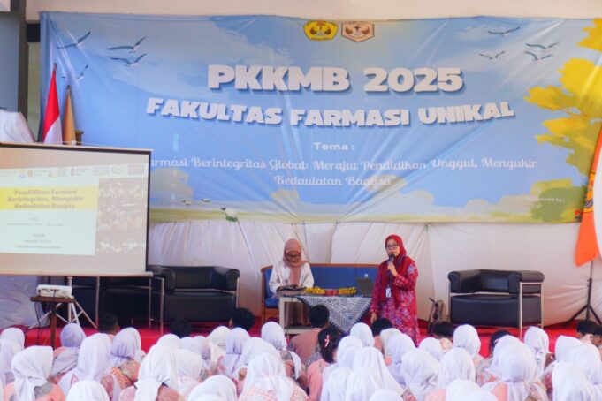 PKKMB Fakultas Farmasi UNIKAL: Membangun Rasa Kebersamaan dan Kolaborasi