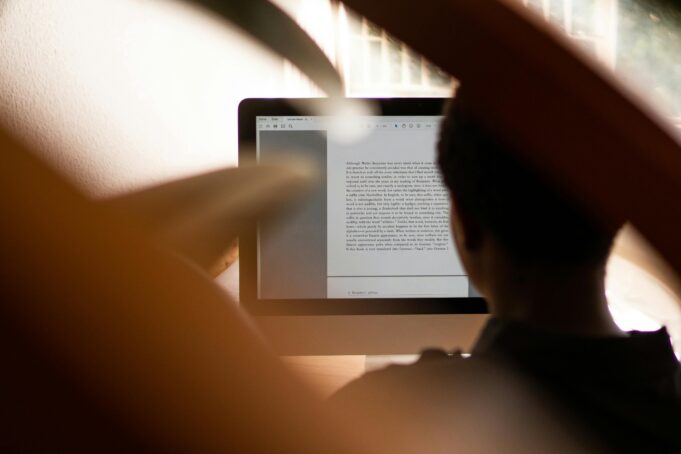 Fenomena Virtual Assistant di Indonesia: Peluang Kerja Digital yang Mendorong Pemberdayaan Perempuan dan Pemulihan Ekonomi
