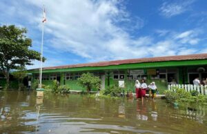 Banjir Tak Pernah Absen, Solusi Pendidikan Selalu Terlambat