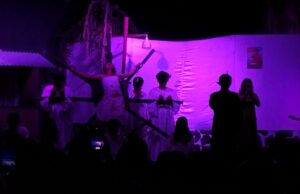 Panggung Teater dan Warung Makan