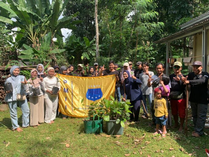 Kopri PC PMII Pekalongan Jaga Ketahanan Ekologis Lewat Tanam Pohon