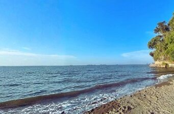 Pantai Ujungnegoro Batang Tawarkan Wisata Alam, Religi, hingga Kuliner Khas Pesisir