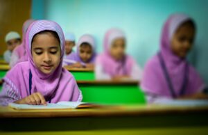 Pesantren sebagai Episentrum Moderasi Beragama: Mencetak Generasi Wasathiyyah di Era Radikalisasi Digital