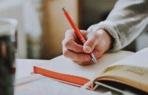 Masih Relevankah Sebutan Kuli Tinta Saat Wartawan Tak Lagi Bertinta?