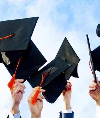 Lulus S2 Tanpa Pinjam Buku Perpustakaan