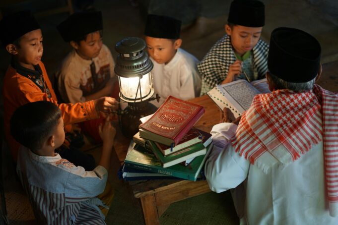 Pesantren di Persimpangan: Antara Tradisi Kepatuhan dan Perlindungan Santri