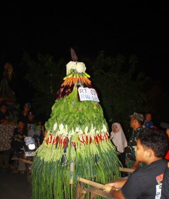 Festival Gunungan Bumirejo 2026 Sukses Digelar, Ribuan Warga Padati Rute Kirab Dengan Antusias