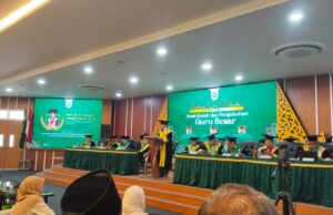 Pengukuhan Prof. Surur: Ekonomi Syariah Harus Berbasis Keadilan, Spiritualitas, dan Nasionalisme