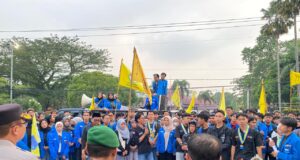 Ratusan Kader PMII Pekalongan Kepung Alun-Alun Kajen, Suarakan Jeritan Rakyat
