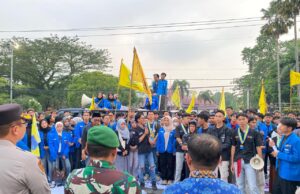 Ratusan Kader PMII Pekalongan Kepung Alun-Alun Kajen, Suarakan Jeritan Rakyat