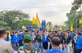 Ratusan Kader PMII Pekalongan Kepung Alun-Alun Kajen, Suarakan Jeritan Rakyat