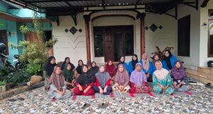 Mahasiswa Farmasi UNIKAL Edukasi Warga Kedungwuni tentang Obat Generik