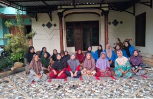 Mahasiswa Farmasi UNIKAL Edukasi Warga Kedungwuni tentang Obat Generik
