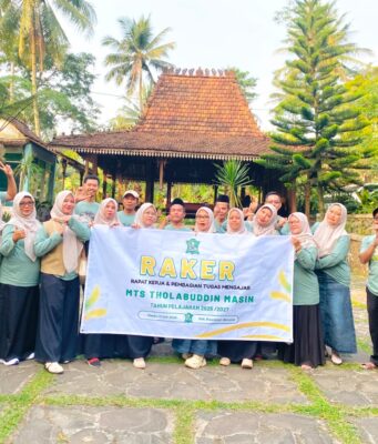 Perkuat Sinergi dan Inovasi Pendidikan : MTs Tholabuddin Gelar Raker