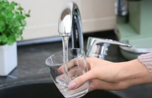 Mengapa Air Keran di Indonesia Tak Bisa Langsung Diminum?