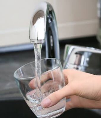 Mengapa Air Keran di Indonesia Tak Bisa Langsung Diminum?