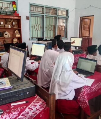 Dorong Generasi Melek Digital, MI Salafiyah Tanjung Pekalongan Rutin Gelar Pembelajaran TIK
