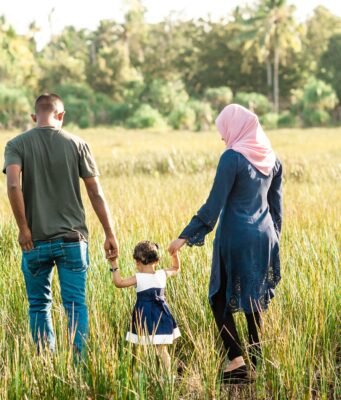 Ketahanan Ekonomi Keluarga Muslim di Tengah Ledakan Pinjaman Digital: Antara Kebutuhan, Risiko, dan Maqashid Syariah